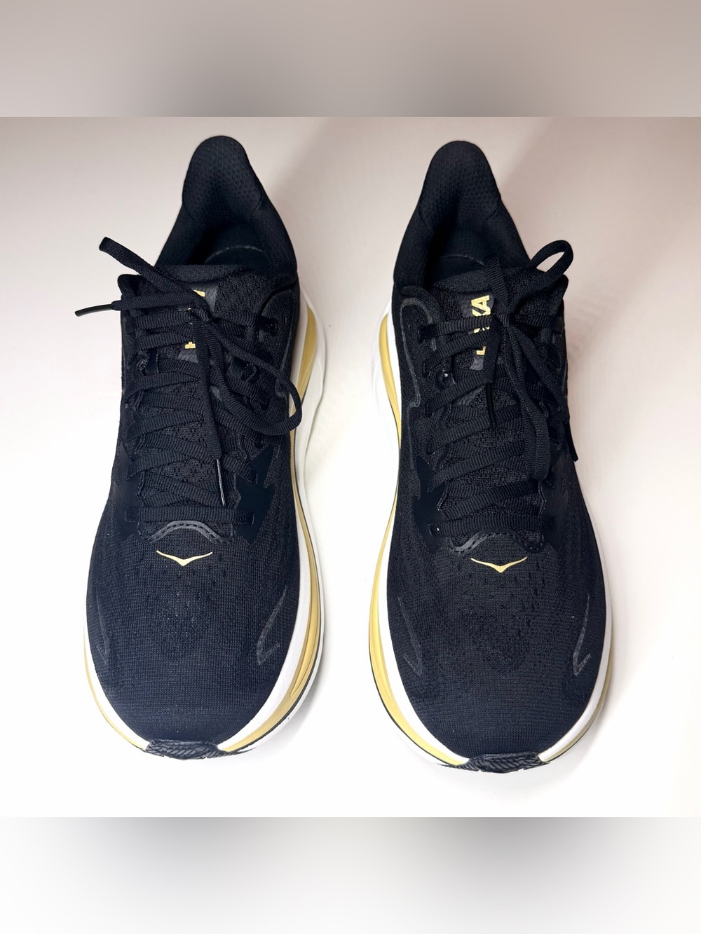 Hoka Men’s Clifton 10 "Black/Gold" Athletic Running Shoes Size- 9.5 D - Picture 2 of 10
